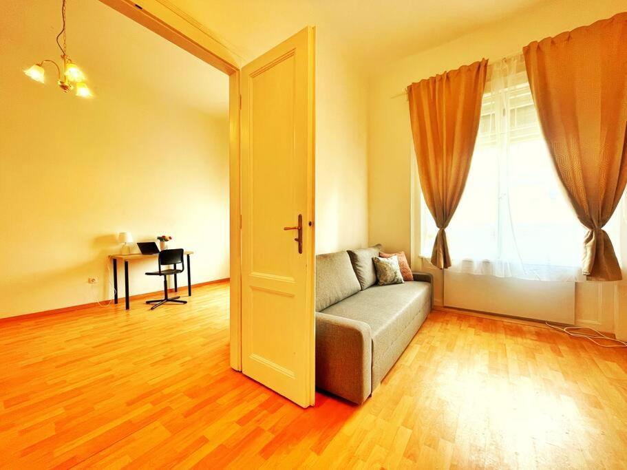 Central Spacious Flat ブダペスト エクステリア 写真